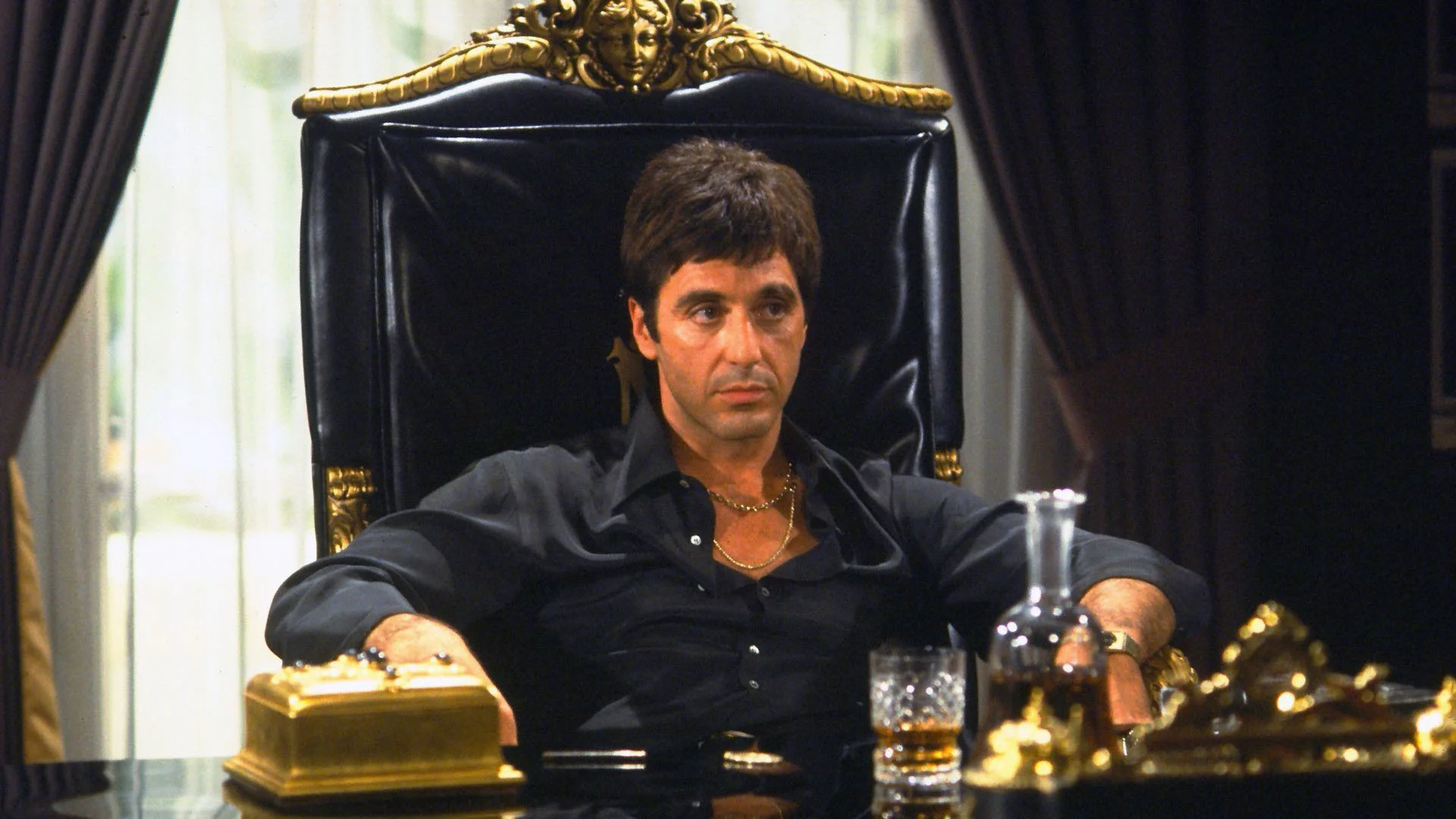 O que vocês acham de Scarface?Vale a pena assistir? : r/filmes